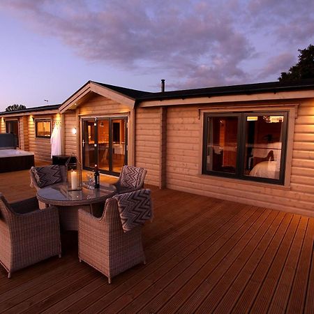 Cambridgeshire Lakes - Luxury Lodges In A Stunning Lake Location Gamlingay Extérieur photo