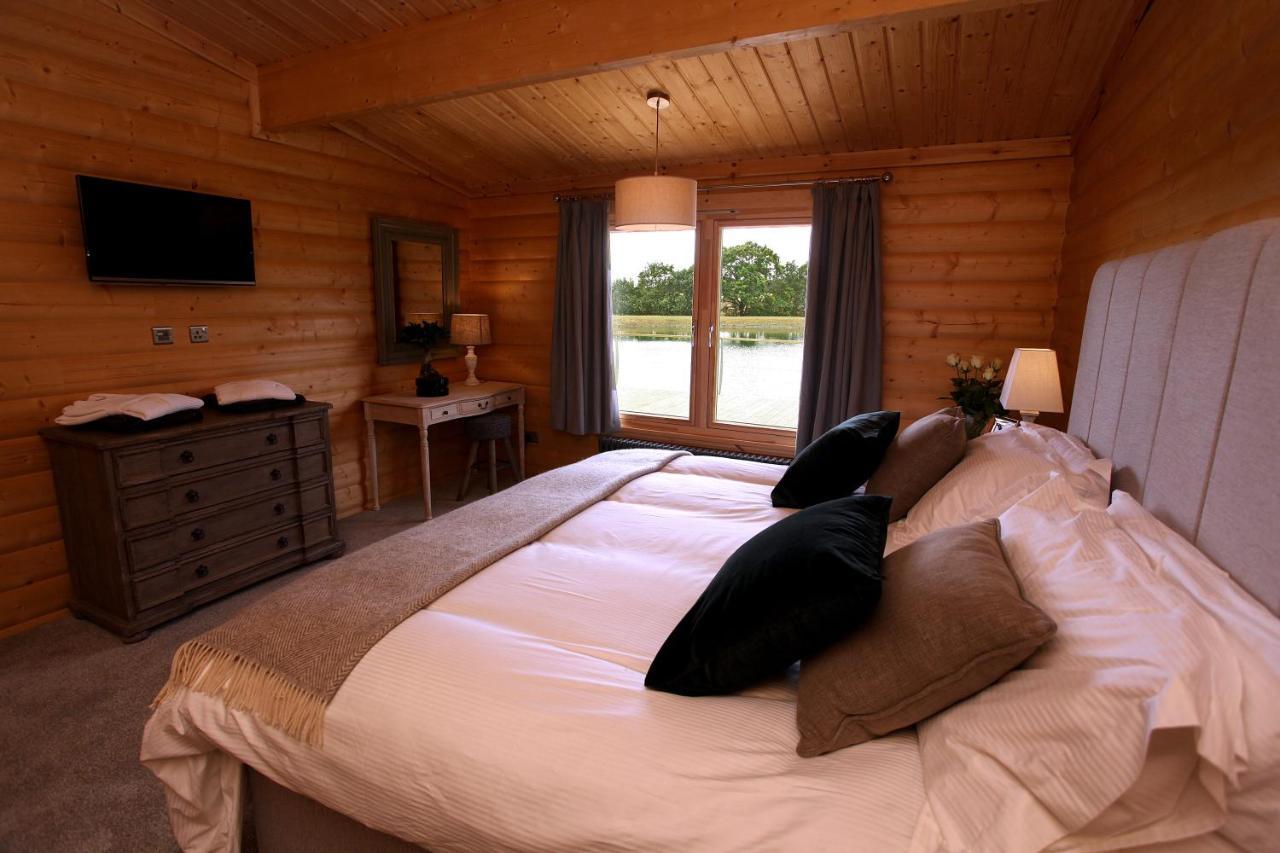 Cambridgeshire Lakes - Luxury Lodges In A Stunning Lake Location Gamlingay Extérieur photo