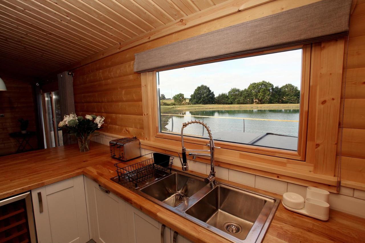 Cambridgeshire Lakes - Luxury Lodges In A Stunning Lake Location Gamlingay Extérieur photo