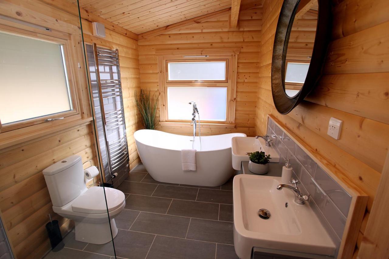 Cambridgeshire Lakes - Luxury Lodges In A Stunning Lake Location Gamlingay Extérieur photo