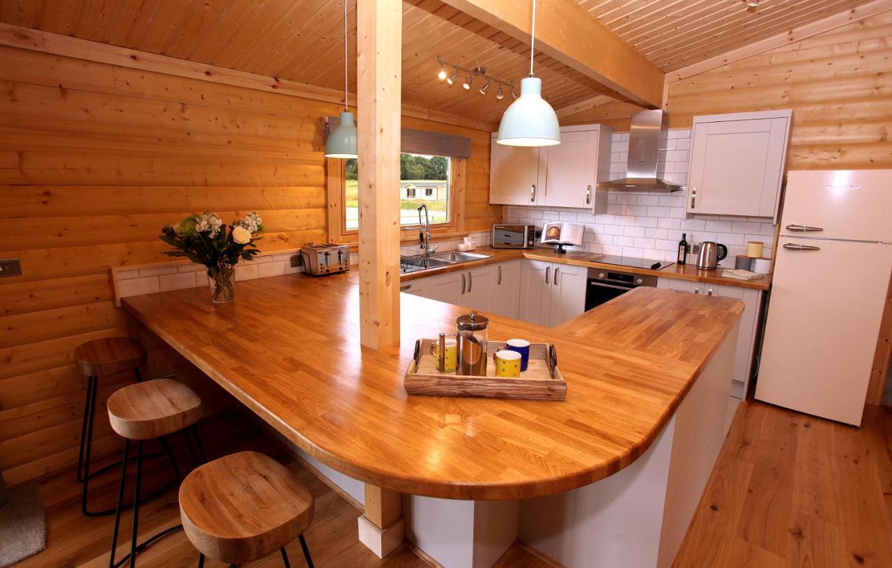 Cambridgeshire Lakes - Luxury Lodges In A Stunning Lake Location Gamlingay Extérieur photo