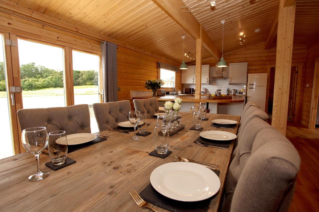 Cambridgeshire Lakes - Luxury Lodges In A Stunning Lake Location Gamlingay Extérieur photo
