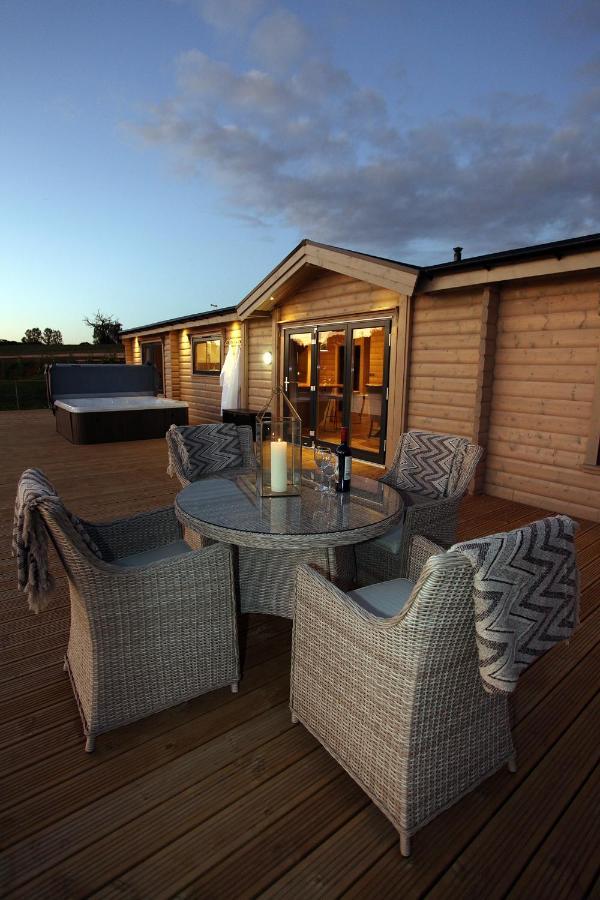 Cambridgeshire Lakes - Luxury Lodges In A Stunning Lake Location Gamlingay Extérieur photo