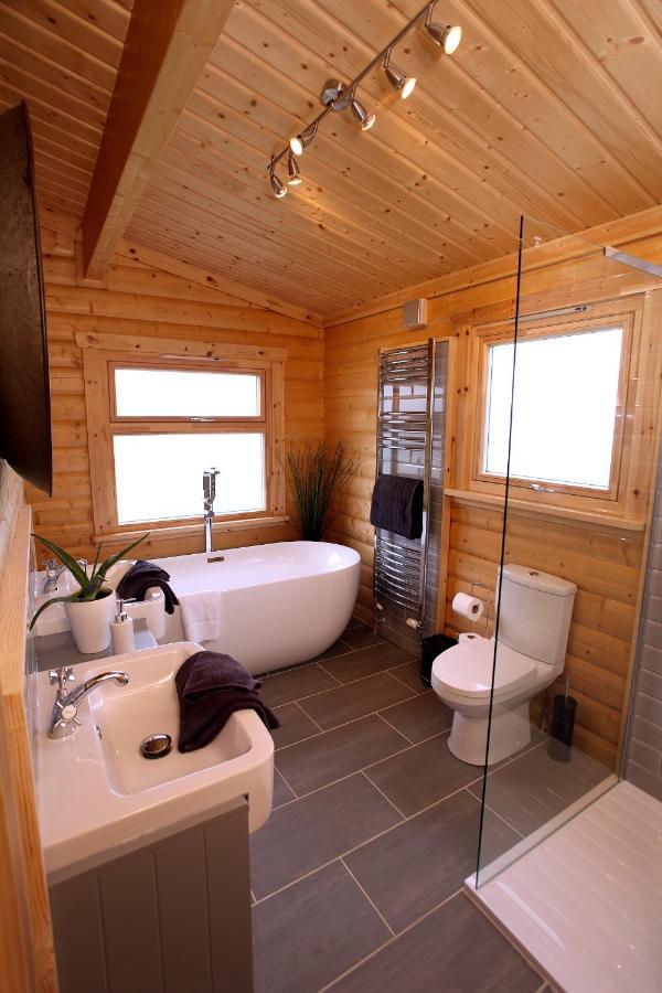Cambridgeshire Lakes - Luxury Lodges In A Stunning Lake Location Gamlingay Extérieur photo