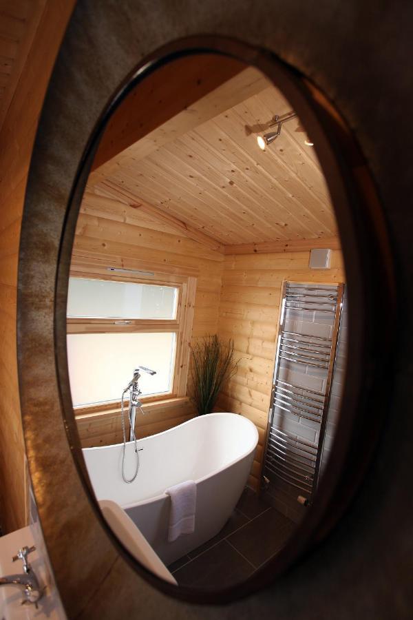 Cambridgeshire Lakes - Luxury Lodges In A Stunning Lake Location Gamlingay Extérieur photo